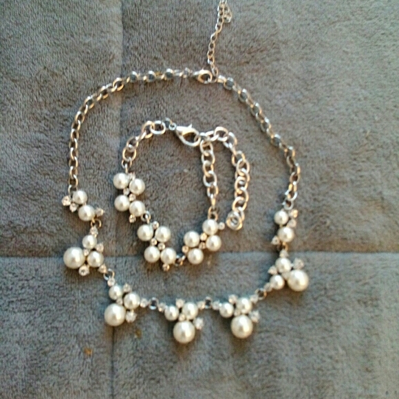 Jewelry - Necklace and braclet